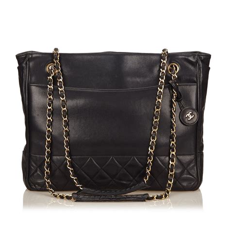 the vintage contessa chanel bag.